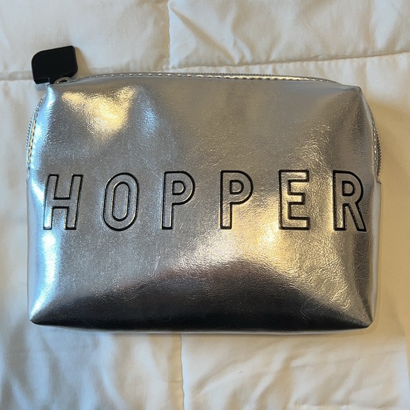 Hopper Travel Kit ✈️ - Picture 2 of 5